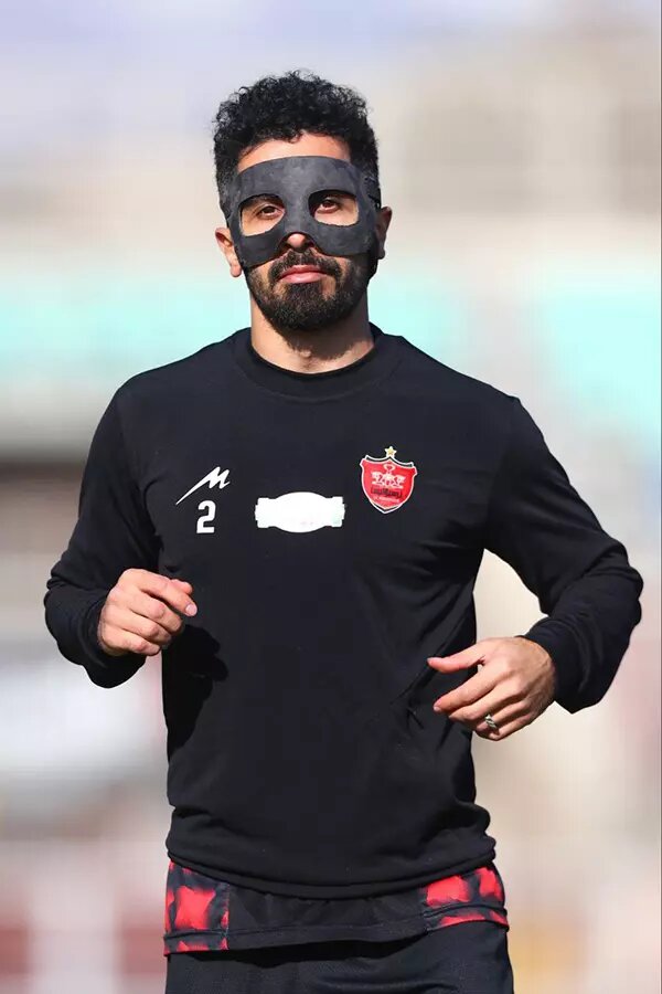 عکس | بازگشت عالیشاه با گارد مخصوص/اسطوره پرسپولیس مهمان تمرین سرخها شد