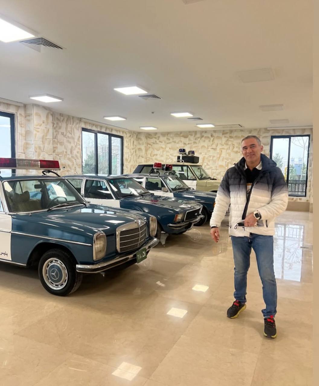 عکس | عابدزاده در پارکینگ ماشینهای شهربانی