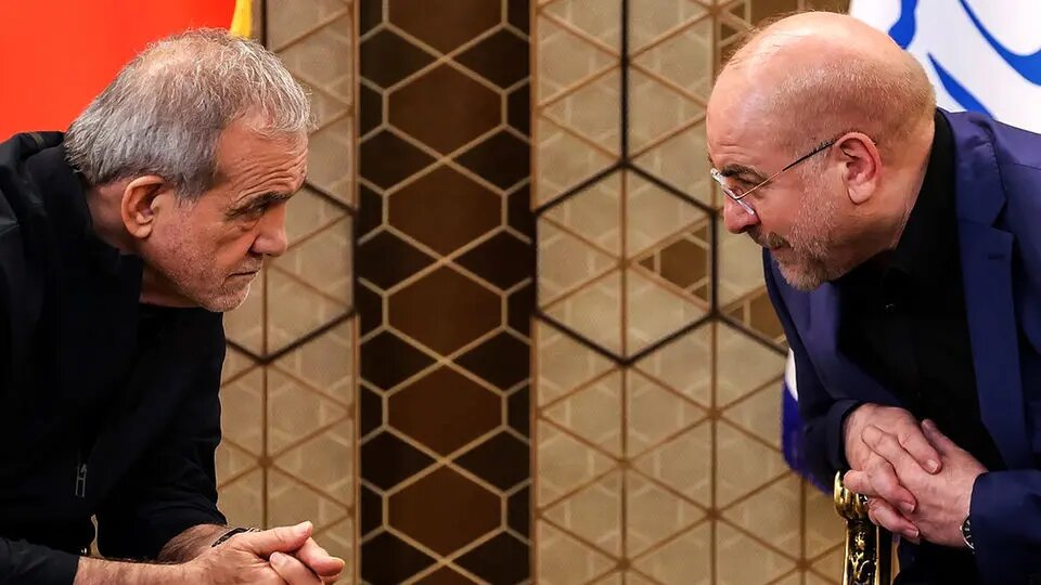 تغییرات در بهارستان؛ قالیباف در آستانه جدایی از دولت/ دو فرضیه درباره انتقادات شدید قالیباف از دولت؛ آیا ناشی از فشار تندروهاست یا قصد دارد هزینهها را از دولت جدا کند؟ یا اینکه ممکن است هردو عامل مؤثر باشند؟ تغییرات در بهارستان؛ قالیباف در آستانه جدایی از دولت/ دو فرضیه درباره انتقادات شدید قالیباف از دولت؛ آیا ناشی از فشار تندروهاست یا قصد دارد هزینهها را از دولت جدا کند؟ یا اینکه ممکن است هردو عامل مؤثر باشند؟