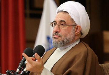 عضو مجلس خبرگان: رعایت نکردن عفاف و حجاب باعث از بین رفتن امنیت روانی و اجتماعی جامعه میشود