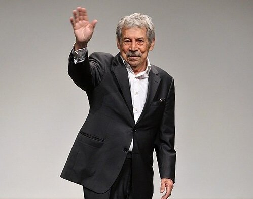 داوود رشیدی: بهروز وثوقی دلواپس کار خود است/کارگردان باید از صدجا اجازه بگیرد،هزار جور اشکالتراشی میکنند/تئاتر دولتی کارمند استخدام میکند نه هنرمند