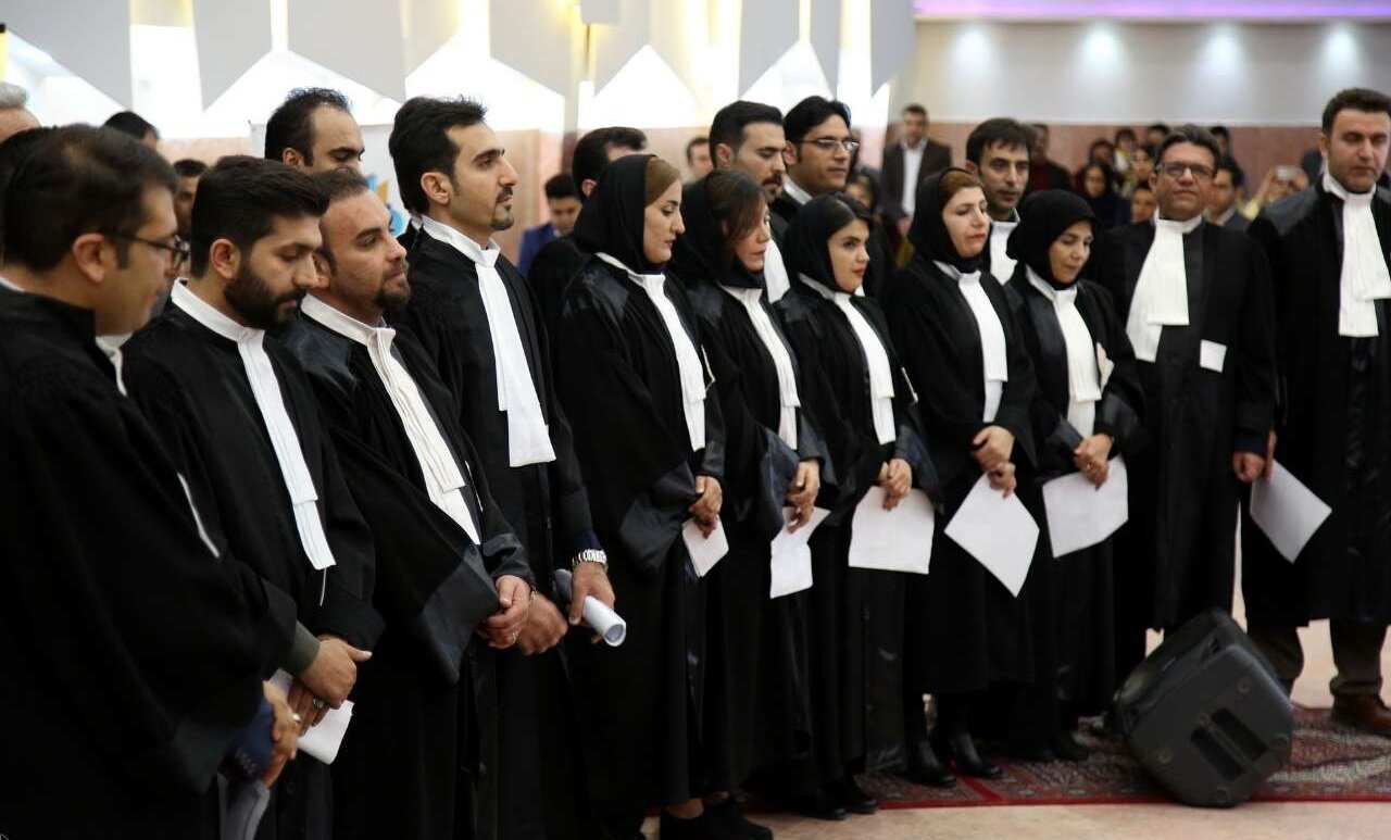 پشتپردههای آزمون وکالت؛ کسانی قبول شدهاند که نمراتشان از ۲۰ حدود ۴ یا ۵ بود/ ۴۰ درصد قبولیهای از بازنشستگان/بیشترین آمار وکلا متعلق به این ۳ استان