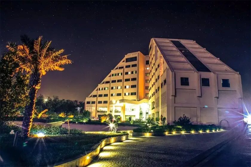 ساعت چک این و چک اوت هتل پارسیان کیش