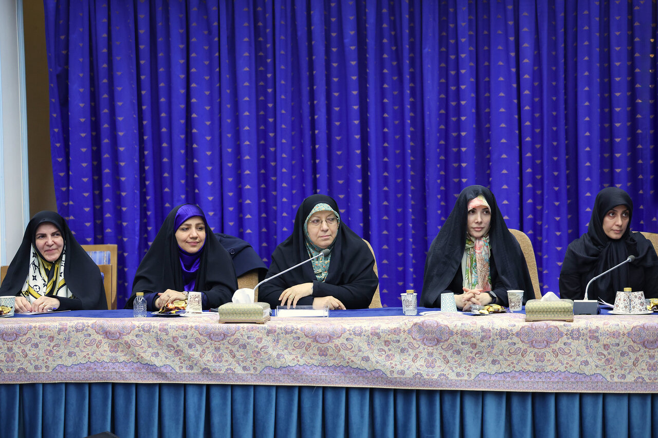 روایت یک نماینده مجلس دهم از گفتههای پزشکیان درباره همکاریها برای رفع فیلترینگ/ پزشکیان گفت به ما زمان بدهید؛ نمی توان همه کارها را یکباره انجام داد