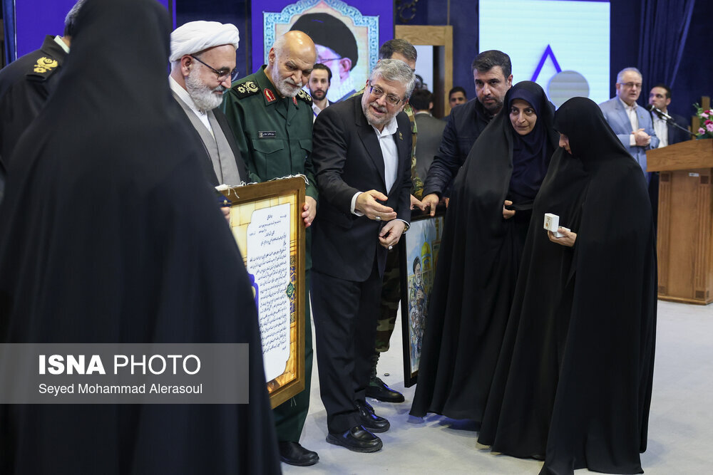جمیله علم الهدی، دیپلم افتخار گرفت / حتی یک کلمه دروغ از شهید رئیسی نشنیدم / او رازدار بود و در مواقع ضرورت سخن میگفت + تصاویر 3
