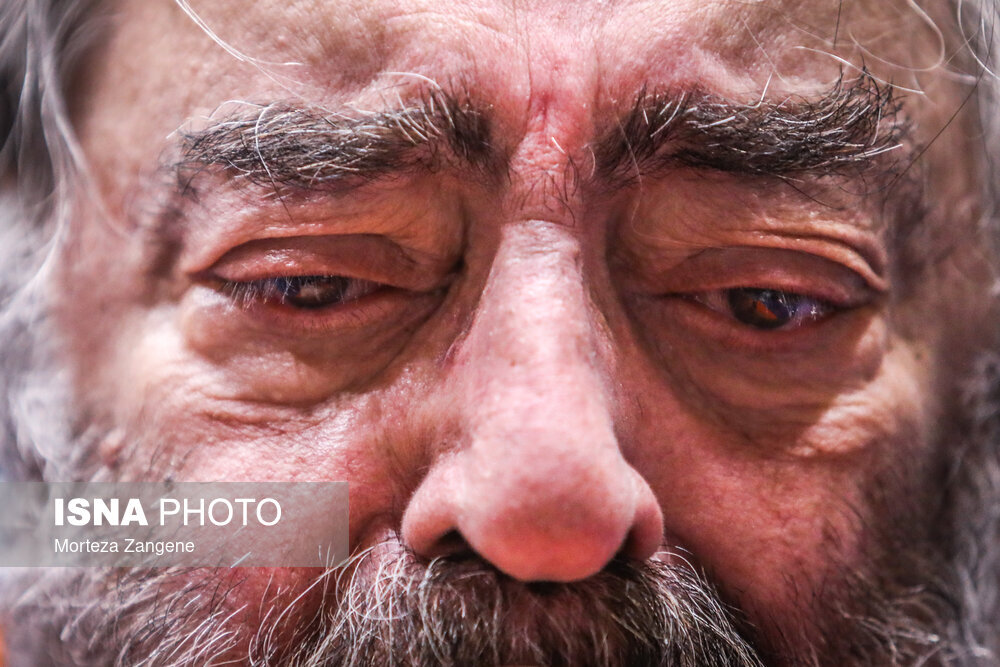 مسعود کیمیایی شکار دوربین ها شد/ از قهقهه زدن آقای کارگردان تا بغض و ...+تصاویر