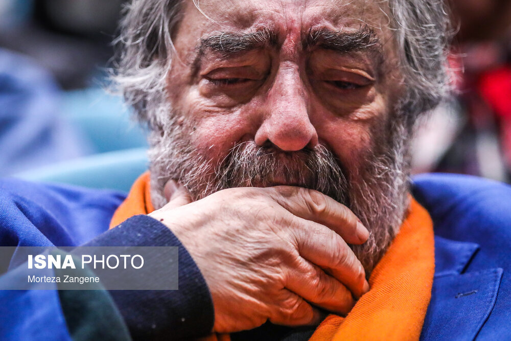 مسعود کیمیایی شکار دوربین ها شد/ از قهقهه زدن آقای کارگردان تا بغض و ...+تصاویر