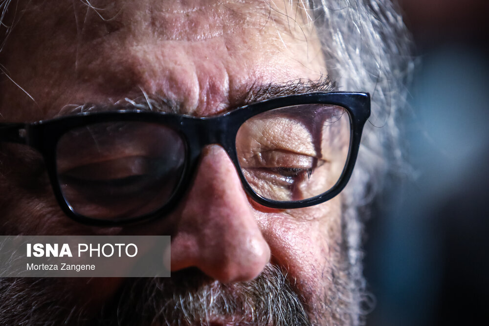 مسعود کیمیایی شکار دوربین ها شد/ از قهقهه زدن آقای کارگردان تا بغض و ...+تصاویر