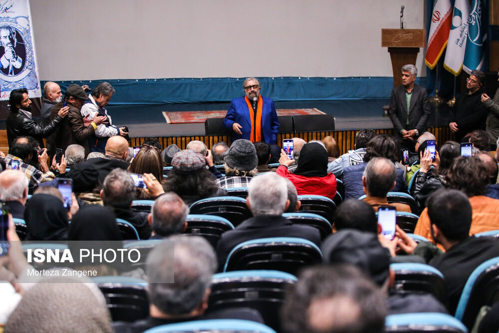 مسعود کیمیایی شکار دوربین ها شد/ از قهقهه زدن آقای کارگردان تا بغض و ...+تصاویر