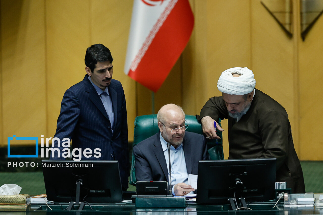 امیرحسین ثابتی فیلم کدام چهره جنجالی را در موبایلش می بیند؟/ پایداریچی ها دور هم جمع شدند/ کوچک زاده درحال قهقهه زدن+تصاویر