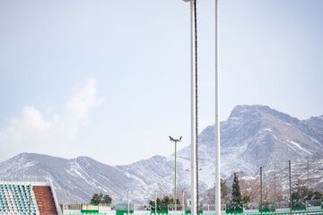 عکس | نمای زیبا از اصفهان برفی در ورزشگاه فولادشهر