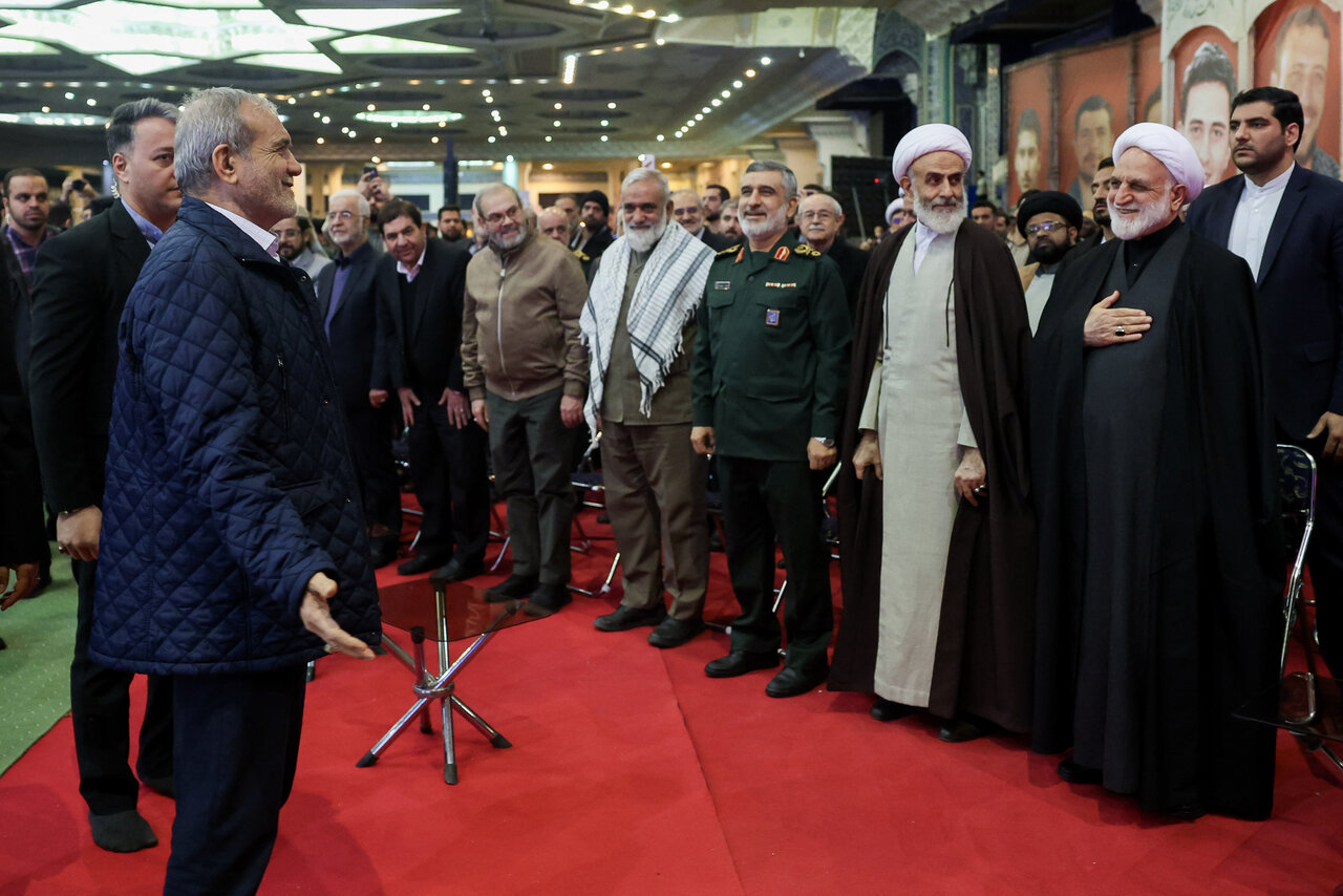 عکس خاص از سردار قاآنی و مسعود پزشکیان / عکس یادگاری مردم با فرمانده نیروی قدس سپاه / خوش و بش محسنی اژه ای با رئیس جمهور 2