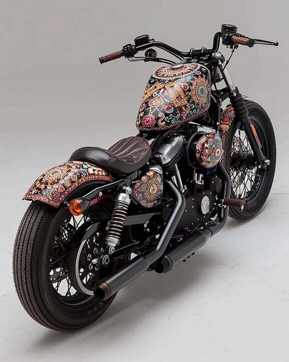 تصاویری از هارلی-دیویدسن با طرح فرش ایرانی