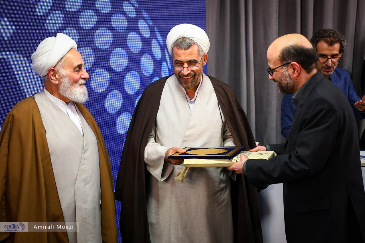 تصاویر | از هدیه کتابخانههای آیت الله سیستانی تا هدیه مدیران کتابخانههای ملی و مجلس 4