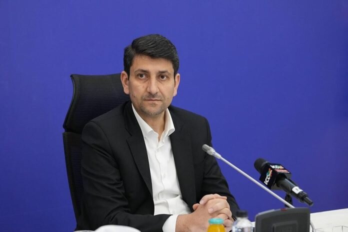 ببینید | استقبال گرم از وزیر ارتباطات در یکی از معتبرترین دانشگاههای چین