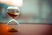 چرا با افزایش سن زمان سریع‌تر می‌گذرد؟