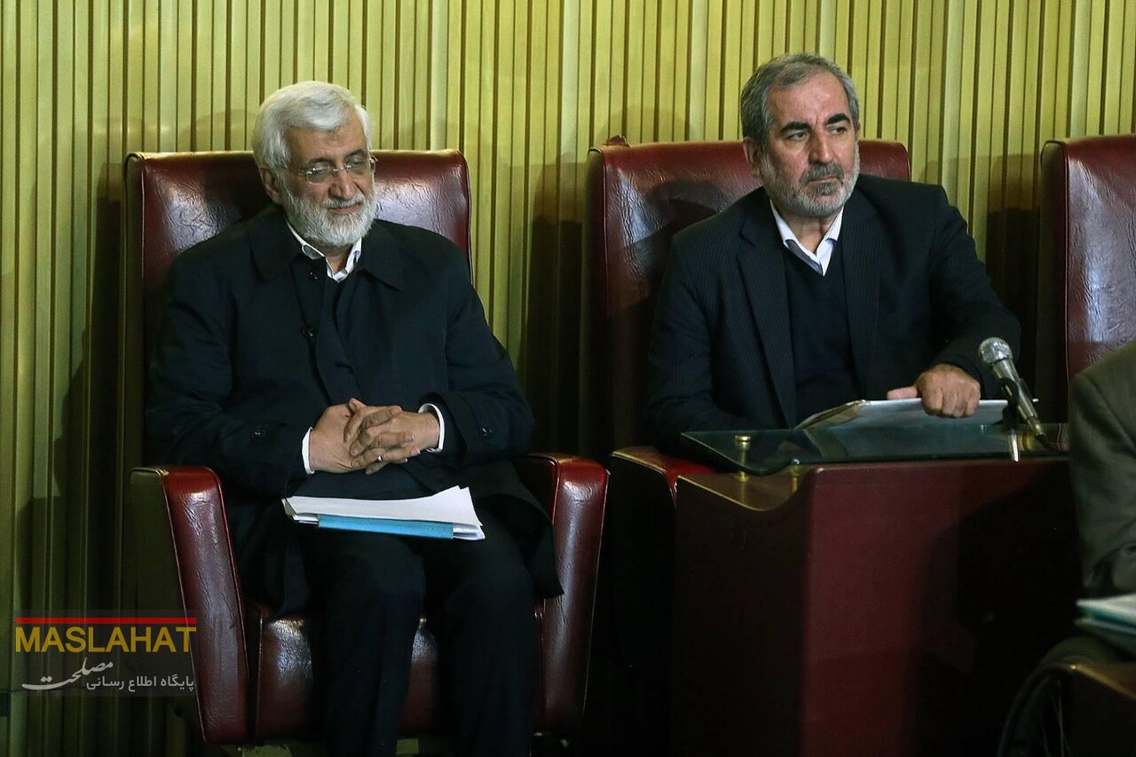 ورود آملی لاریجانی همراه با معاون حقوقی پزشکیان/ احمدی نژاد تنها بود/ جلیلی نزدیکترین صندلی به درِ خروج نشست+تصاویر