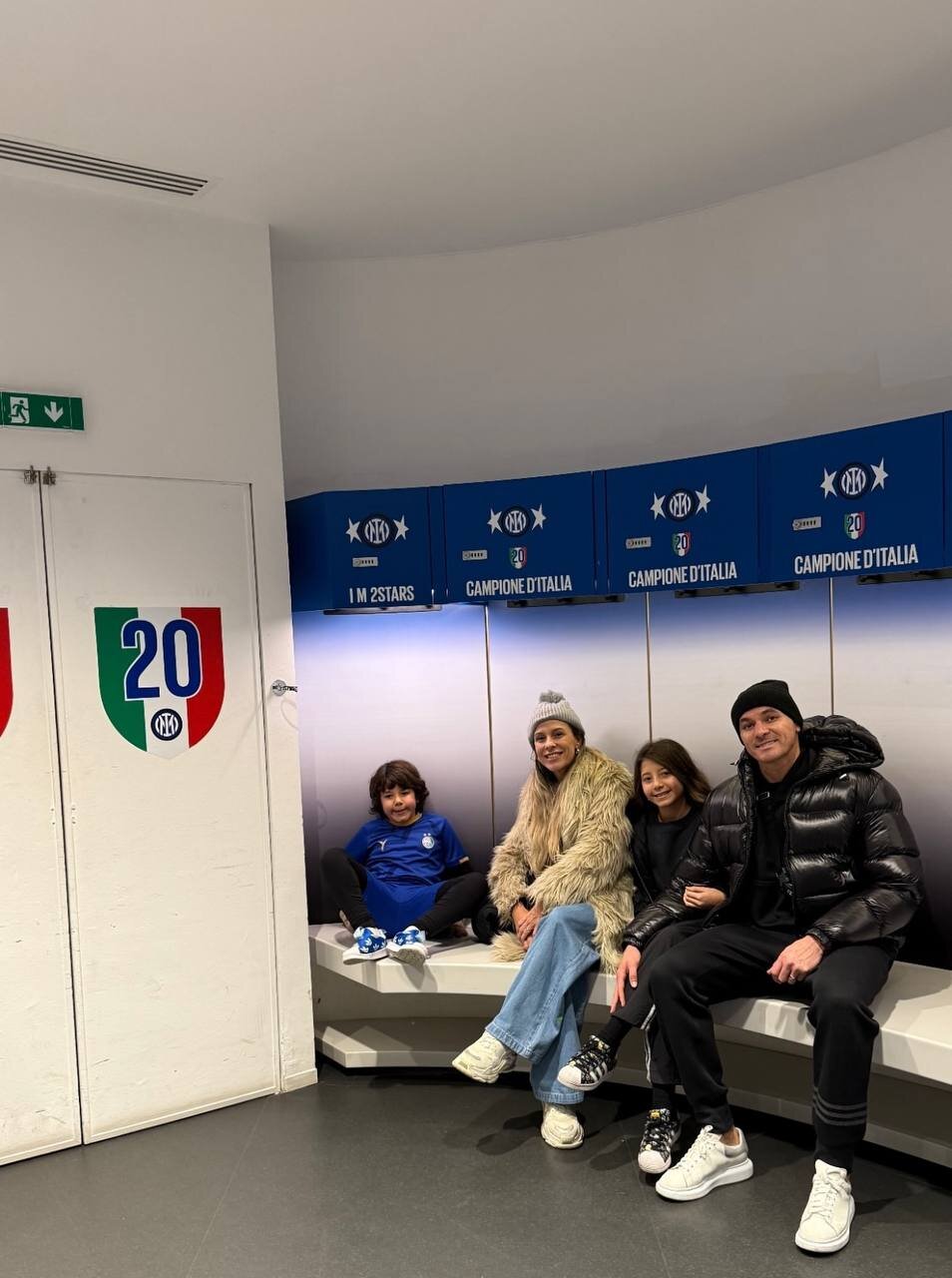 عکس| گشت و گذار یک استقلالی در ورزشگاه سنسیرو با خانواده