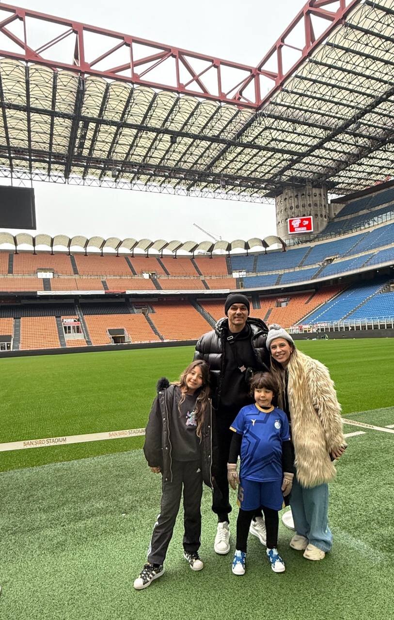 عکس| گشت و گذار یک استقلالی در ورزشگاه سنسیرو با خانواده