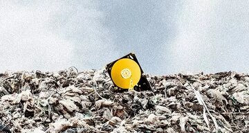 چه کسی هارد حاوی بیتکوینها را دور انداخت؟ / شکست تلخ مردی که دنبال ۷۶۵ میلیون دلار بیت کوین در زبالهدان بود