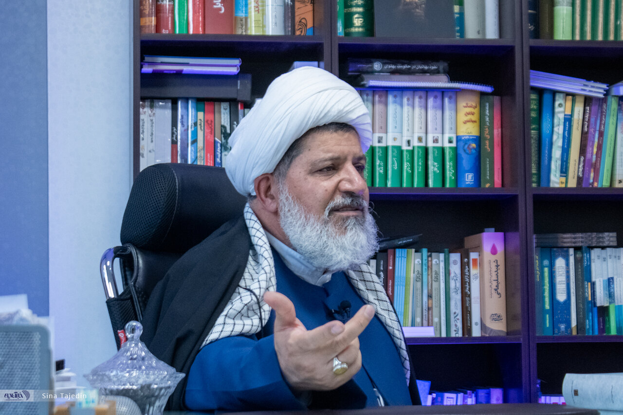 آنها که زمان حیات سردار سلیمانی به او فحش می‌دادند، الان سنگ او را به سینه می‌زنند