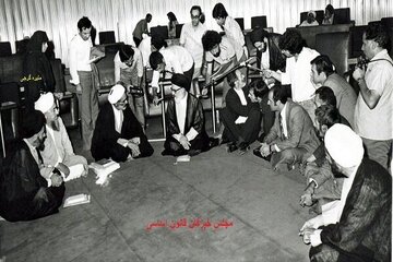 مصائب منیره گرجی در مجلس تمام مردانه / توهین یک عضو خبرگان قانون اساسی به زنان