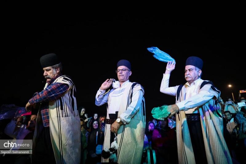 جشنواره بین استانی اقوام، صنایعدستی و سوغات به میزبانی اهواز در حال برگزاری است / اجرای حامد نیسی برای اهوازیها در پارک ساحلی