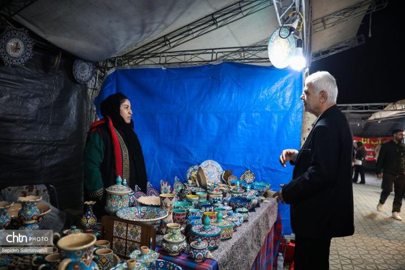 جشنواره بین استانی اقوام، صنایع‌دستی و سوغات به میزبانی اهواز در حال برگزاری است / اجرای حامد نیسی برای اهوازی‌ها در پارک ساحلی