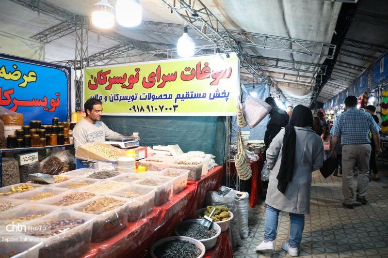 جشنواره بین استانی اقوام، صنایع‌دستی و سوغات به میزبانی اهواز در حال برگزاری است / اجرای حامد نیسی برای اهوازی‌ها در پارک ساحلی