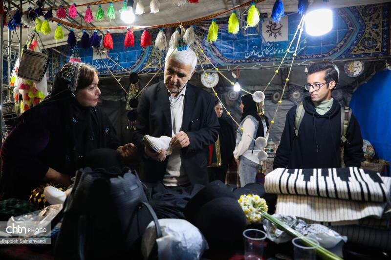 جشنواره بین استانی اقوام، صنایعدستی و سوغات به میزبانی اهواز در حال برگزاری است / اجرای حامد نیسی برای اهوازیها در پارک ساحلی