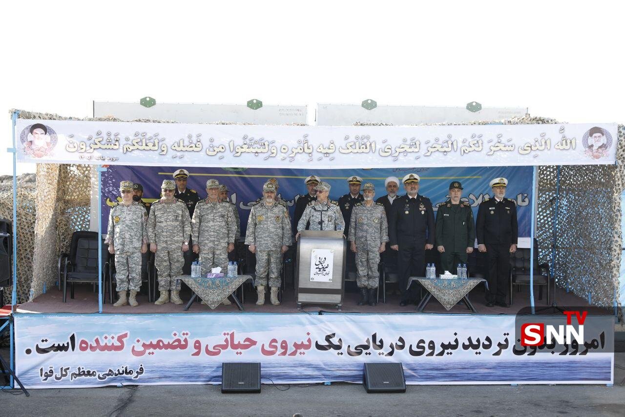 تصاویری از الحاق ناوشکن جدید به ارتش ایران/ کدام مقامات ارشد نظامی حضور داشتند؟