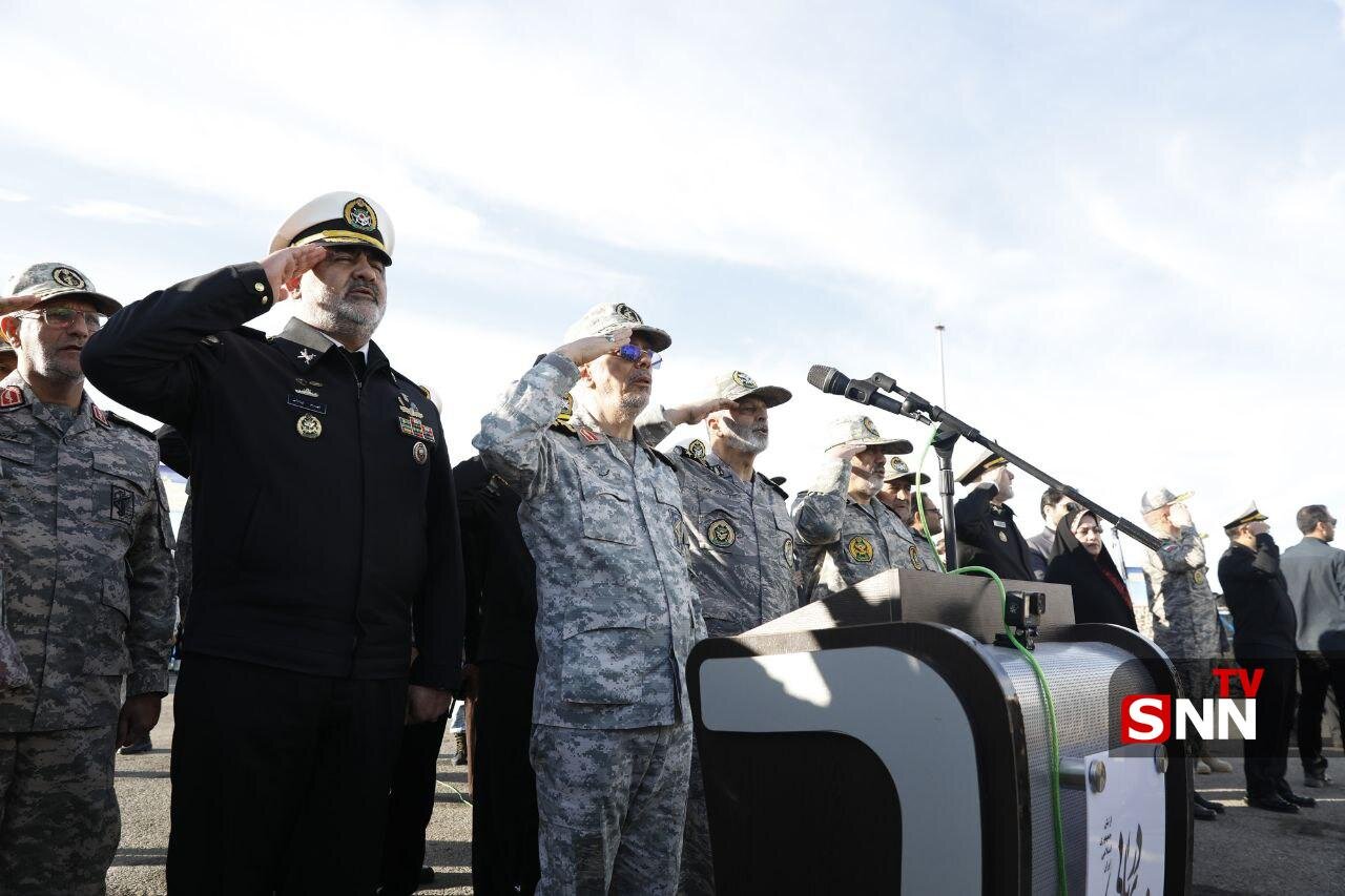 تصاویری از الحاق ناوشکن جدید به ارتش ایران/ کدام مقامات ارشد نظامی حضور داشتند؟