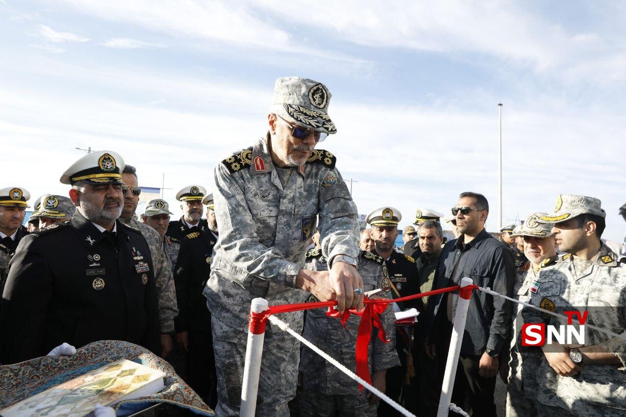 تصاویری از الحاق ناوشکن جدید به ارتش ایران/ کدام مقامات ارشد نظامی حضور داشتند؟