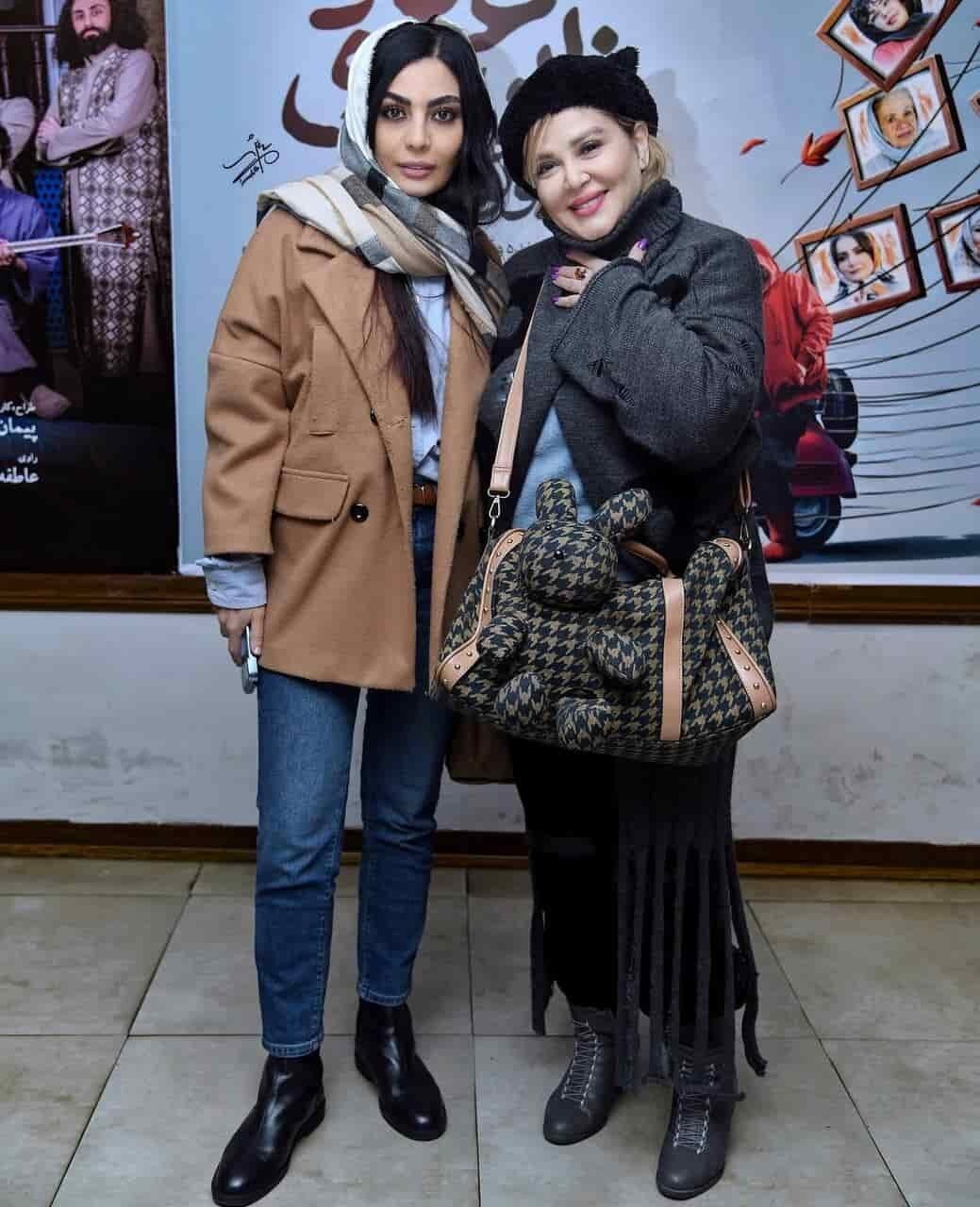 شرکت کنندگان شام ایرانی در اکران تاتر