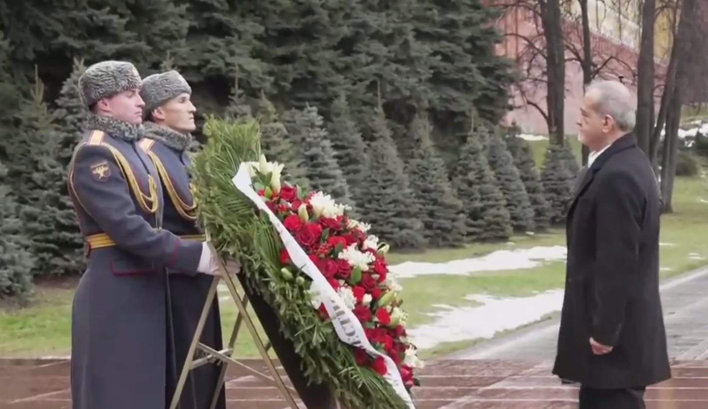 تصاویری از ادای احترام پزشکیان به بنای یادبود سرباز گمنام در مسکو