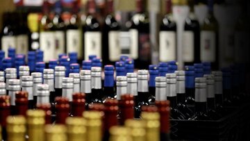 مشروبات الکلی تقلبی جان ۳۷ نفر را در همسایه غربی ایران گرفت مشروبات الکلی تقلبی جان ۳۷ نفر را در همسایه غربی ایران گرفت