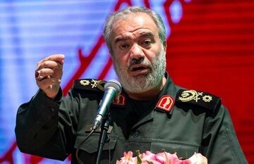 جانشین فرمانده کل سپاه: در جنگ اقتصادی و رسانهای ستون پنجم دشمن در حال انجام عملیات است / در دهه 90 تقابل با دشمن هزار کیلومتر دورتر از خانه بود