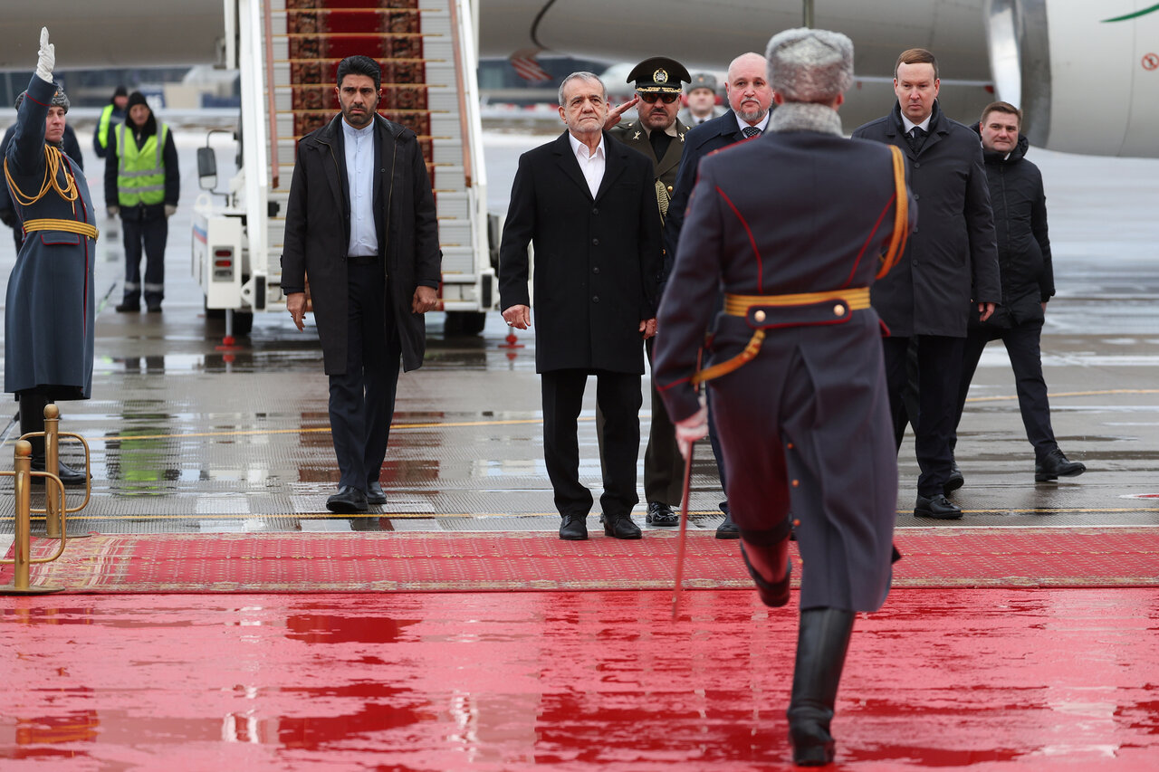 تصاویر مراسم استقبال روسها از پزشکیان در فرودگاه مسکو