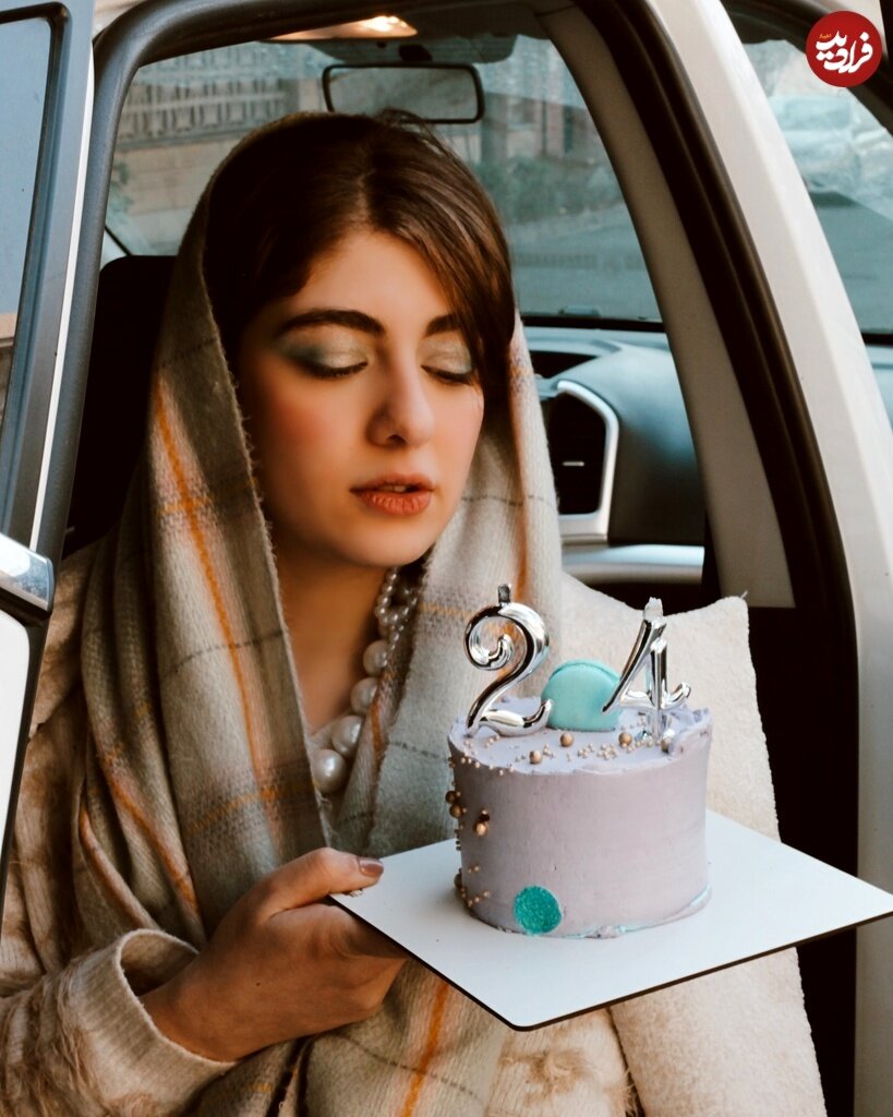 جشن تولد سادهِ 24 سالگی «الیکا ناصری/ابرا سریال یاغی» جشن تولد سادهِ 24 سالگی «الیکا ناصری/ابرا سریال یاغی»