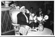 اذان مصطفی اسماعیل از رادیو قرآن مصر پخش می‌شود