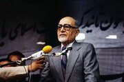 عکس/ بازرگان، آیت‌الله خامنه‌ای و داریوش فروهر در جمع فرماندهان شهربانی