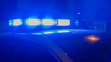 چرا چراغ هشدار برخی خودروهای پلیس آبی است؟ چرا چراغ هشدار برخی خودروهای پلیس آبی است؟