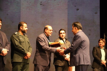 این شاهچراغ است که شیراز را نجات میدهد این شاهچراغ است که شیراز را نجات میدهد