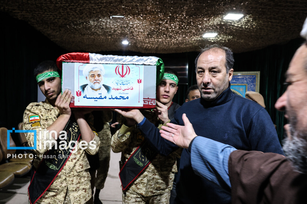 تصاویری از مراسم وداع با پیکرهای دو قاضی عالیرتبه دیوان عالی/ خانوادههای رازینی و مقیسه به معراج شهدا رفتند