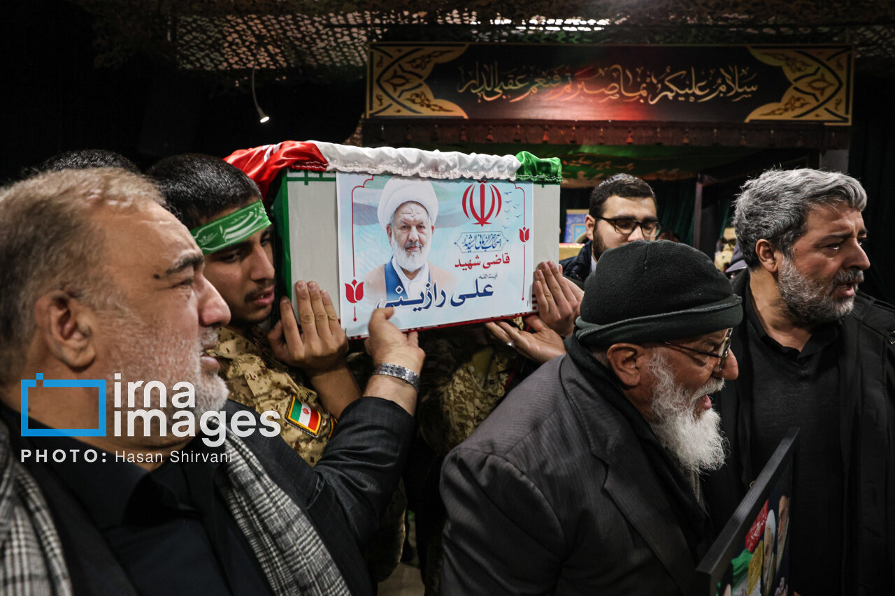 تصاویری از مراسم وداع با پیکرهای دو قاضی عالیرتبه دیوان عالی/ خانوادههای رازینی و مقیسه به معراج شهدا رفتند