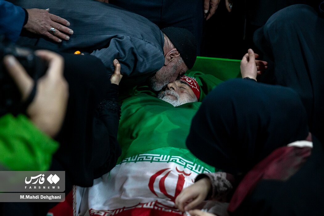 تصاویری از مراسم وداع با پیکرهای دو قاضی عالیرتبه دیوان عالی/ خانوادههای رازینی و مقیسه به معراج شهدا رفتند