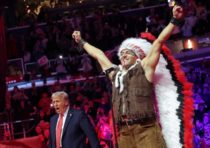 تصویری از رقص ترامپ در گردهمایی شب تحلیف/وعدههای سخت رئیسجمهور آمریکا به جهان؛ تا زمانی که خورشید فردا غروب کند...