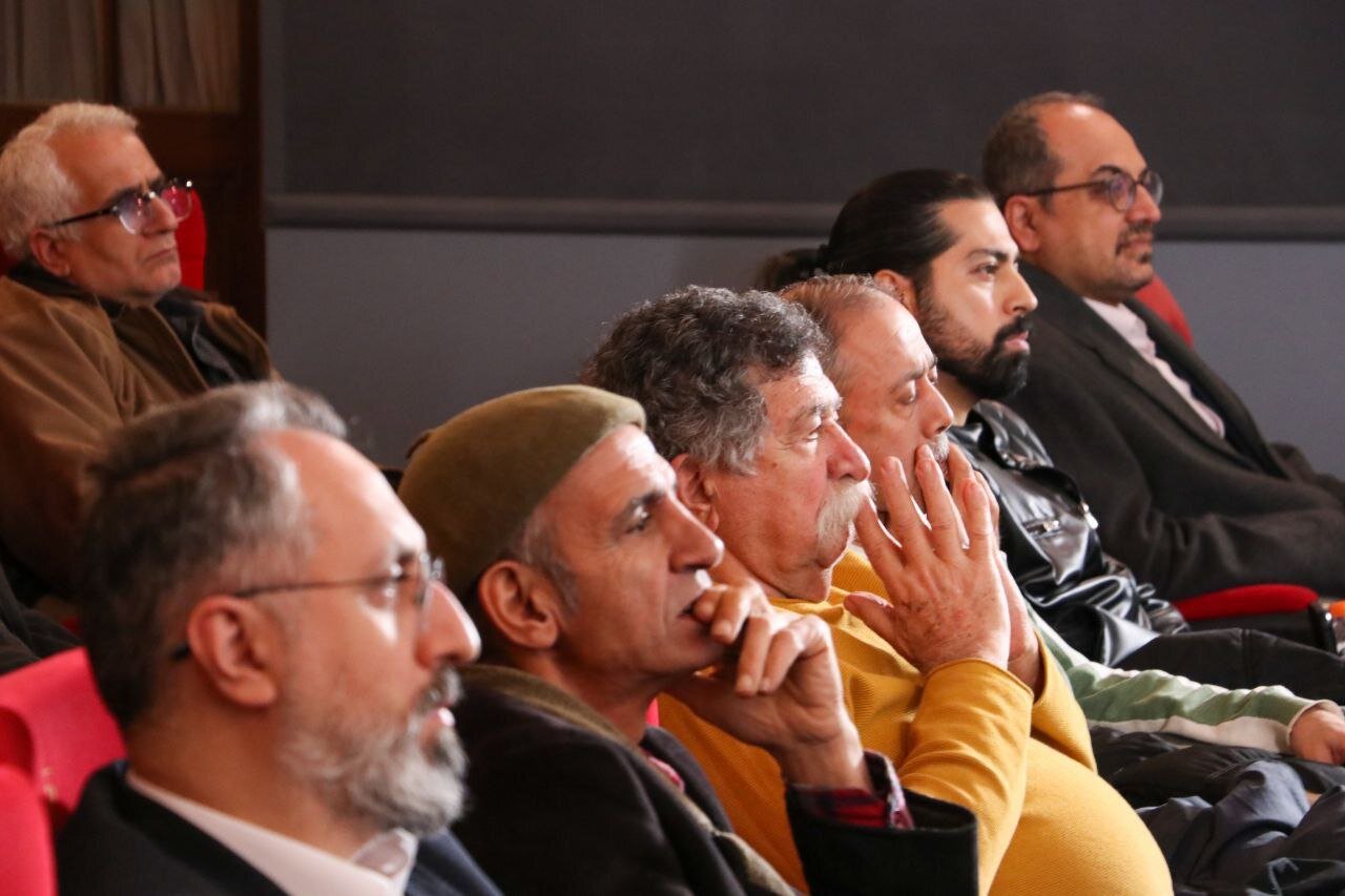 «در کوچههای عشق» باعث شد تا قدر زندگی و صلح را بیشتر بدانیم/ خسرو سینایی هیچگاه اهل خودنمایی نبود