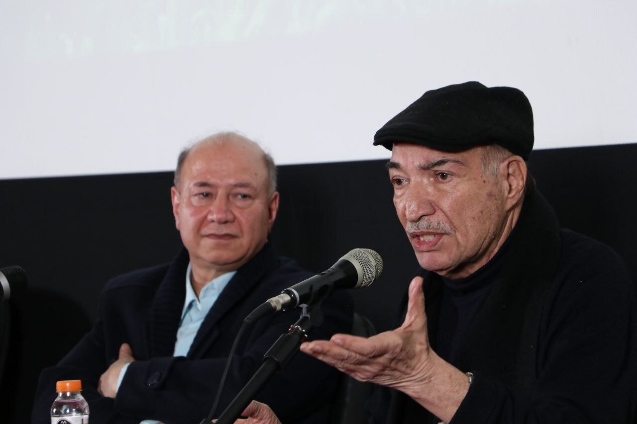 «در کوچههای عشق» باعث شد تا قدر زندگی و صلح را بیشتر بدانیم/ خسرو سینایی هیچگاه اهل خودنمایی نبود