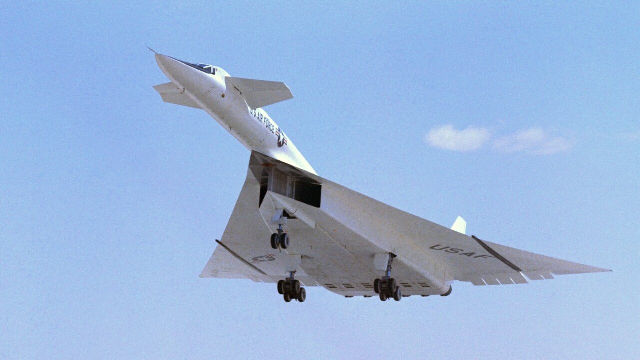 چرا بمبافکنهای استراتژیک جدید ایالات متحده سرعتی کمتر از ۲ ماخ دارند؟